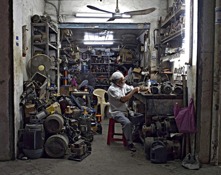 PALOS SELFIE – Mechanic Shop